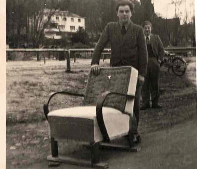 Hubert Krebs mit Gesellenstück der Gesellenprüfung 1951